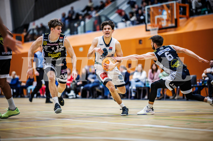 Basketball, Win2Day Superliga 2023/24, Grunddurchgang 9.Runde, Vienna Timberwolves, Gmunden Swans, Daniele Kuchar (22)
