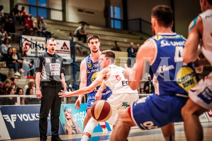 Basketball, ABL 2017/18, Grunddurchgang 31.Runde, Oberwart Gunners, Gmunden Swans, Toni Blazan (10)