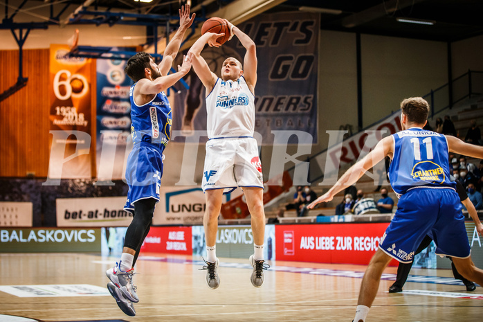 Basketball, bet-at-home Basketball Superliga 2021/22, Grunddurchgang Runde 8, Oberwart Gunners, Gmunden Swans, Sebastian Käferle (7)