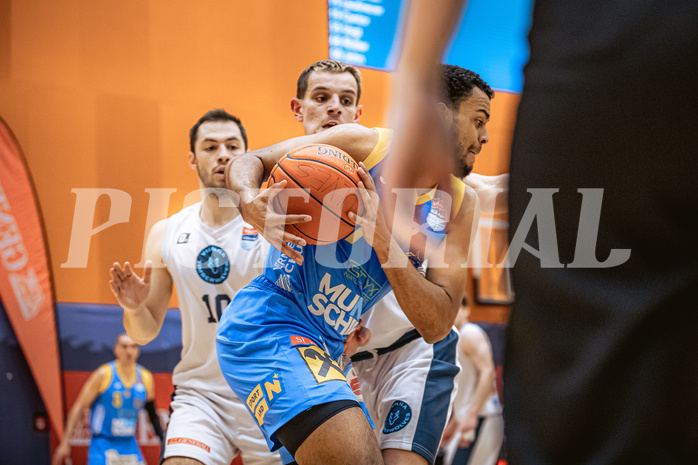 Basketball, Win2Day Superliga 2022/23, Grunddurchgang 22.Runde, Vienna Timberwolves, SKN St. Pölten Basketball, Elias Wlasak (8), Steven Kaltenbrunner (7)