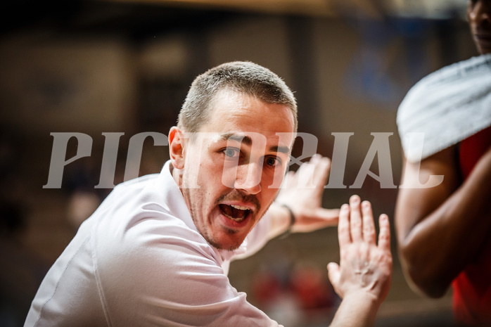 Basketball, bet-at-home Basketball Superliga 2021/22, Grunddurchgang Runde 10, Oberwart Gunners, Traiskirchen Lions, Dominik Günthner (Ass. Coach)