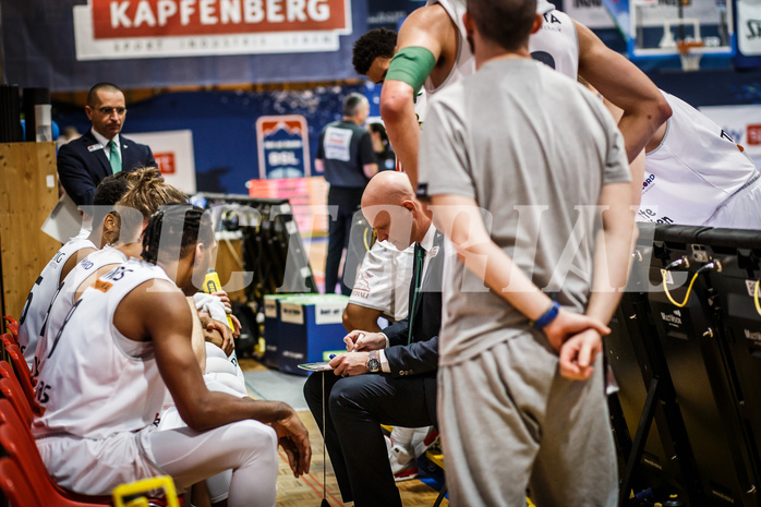 Basketball, bet-at-home Basketball Superliga 2020/21, Platzierungsrunde 9.Runde, Kapfenberg Bulls, Oberwart Gunners, Mike Coffin (Head Coach)