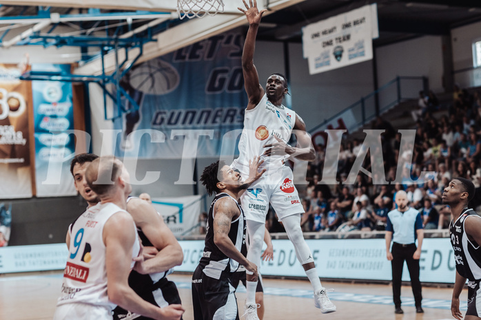 Basketball, Basketball Superliga 2023/24 , Qualifikationsrunde 10, Oberwart Gunners, Kapfenberg Bulls, Urald King (20), Shaquille Rombley (5)