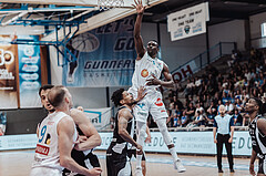 Basketball, Basketball Superliga 2023/24 , Qualifikationsrunde 10, Oberwart Gunners, Kapfenberg Bulls, Urald King (20), Shaquille Rombley (5)