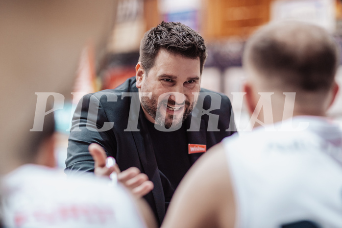 Basketball, Basketball Superliga 2023/24, Grunddurchgang 20.Runde, Oberwart Gunners, Klosterneuburg Dukes, Horst Leitner (Head Coach) Basketball, Basketball Superliga 2023/24, Grunddurchgang 20.Runde, Oberwart Gunners, Klosterneuburg Dukes, Horst Leitner (Head Coach)
