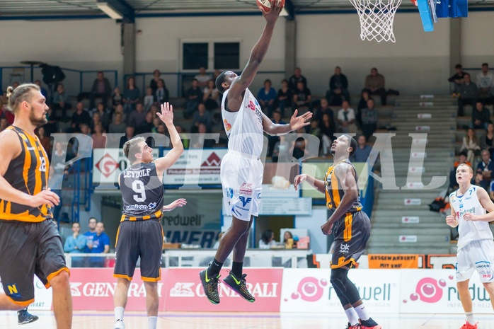Basketball, ABL 2016/17, Grunddurchgang 2.Runde, Oberwart Gunners, Klosterneuburg Dukes, Cedric Kuakumensah (5), Maurice Barrow (6)