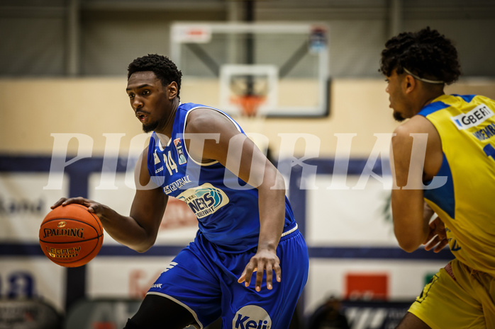 Basketball, bet-at-home Basketball Superliga 2021/22, Platzierungsrunde 9.Runde, SKN St. Pölten Basketball, Oberwart Gunners, Emondre Rickman (14)