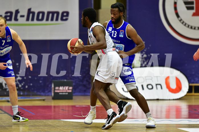 Basketball Superliga 2020/21, Grunddurchgang 13. Runde Flyers Wels vs. Oberwart, Austen Awosika (1), Quincy Diggs (13),