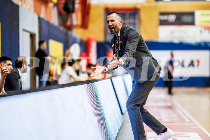 Basketball, Win2Day Superliga 2024/25, 2. Platzierungsrunde, Traiskirchen Lions, Oberwart Gunners, Matthew Otten (Head Coach)