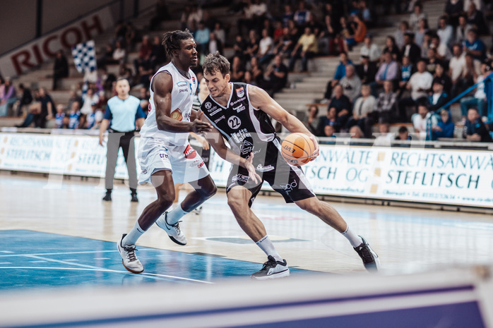 Basketball, Basketball Superliga 2023/24, Grundduchgang Runde 4., Oberwart Gunners, Kapfenberg Bulls, Shaquille Rombley (5), Nemanja Krstic (22)