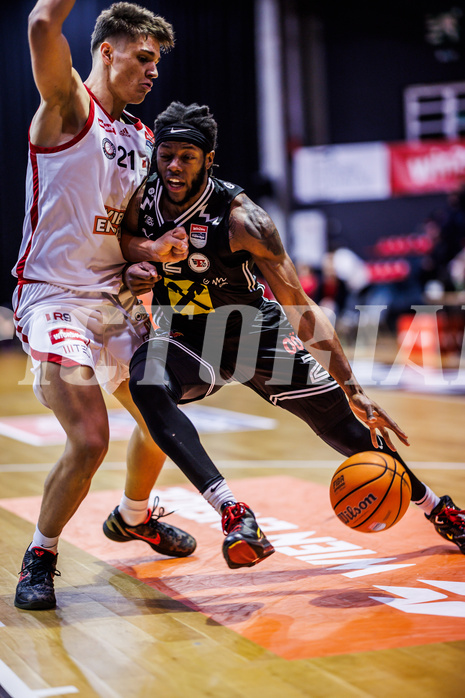 Basketball, Win2Day Superliga 2024/25, Grunddurchgang 17.Runde, BC Vienna, Flyers Wels, Aron Stazic (21), Damion Rosser (2)