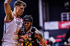 Basketball, Win2Day Superliga 2024/25, Grunddurchgang 17.Runde, BC Vienna, Flyers Wels, Aron Stazic (21), Damion Rosser (2)