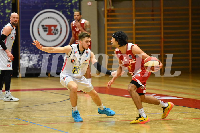 Basketball Superliga 2020/21, Grunddurchgang 8. Runde Flyers Wels vs. BC Vienna, Jan Raszdevsek (4), Alex Robinson (8)