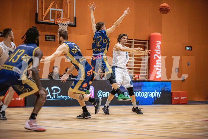 Basketball, Win2Day Superliga 2022/23, Grunddurchgang 2.Runde, Vienna D.C. Timberwolves, UBSC Raiffeisen Graz, Lukas Simoner (12), Peter Hofbauer (14)