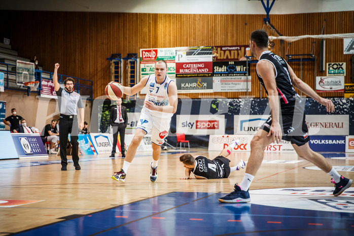 Basketball, bet-at-home Basketball Superliga 2020/21, Grunddurchgang, 4. Runde, Oberwart Gunners, Raiffeisen Flyers Wels, Sebastian Käferle (7)