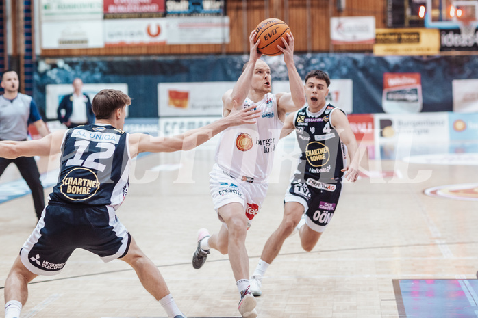 Basketball, Basketball Superliga 2023/24 , VF 2, Oberwart Gunners, Gmunden Swans, Jakob Lohr (12), Sebastian Kaeferle (7), Vuk Zivanovic (4)