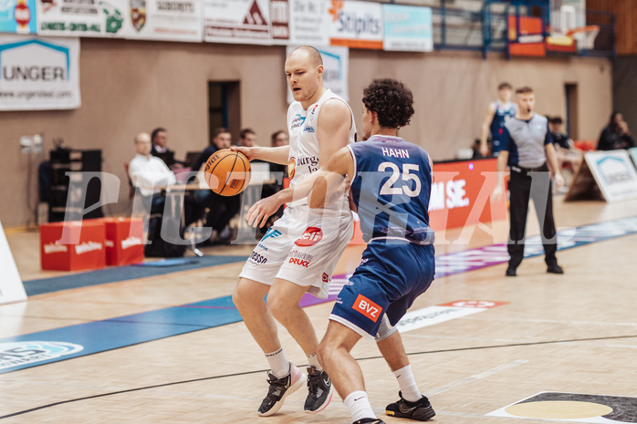 Basketball, Basketball Superliga 2023/24 , Qualifikationsrunde 4, Oberwart Gunners, BBC Nord Dragonz, Sebastian Kaeferle (7), Lukas Hahn (25)