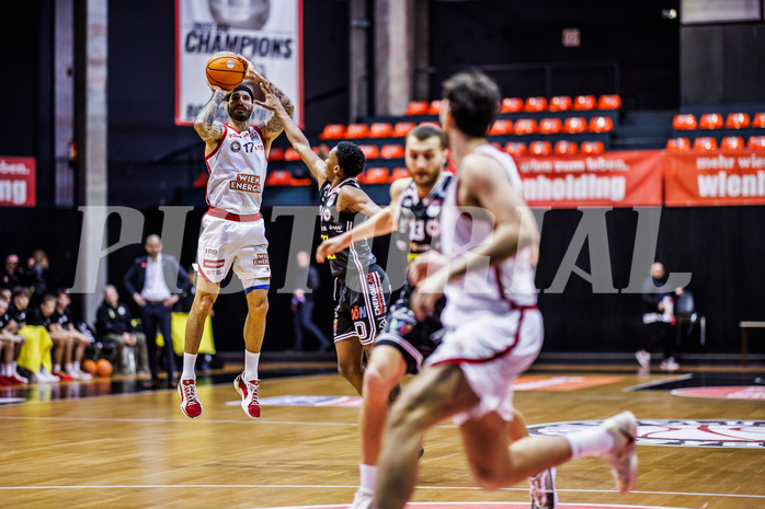 Basketball, Win2Day Superliga 2024/25, Grunddurchgang 17.Runde, BC Vienna, Flyers Wels, Ivan Siriscevic (17)