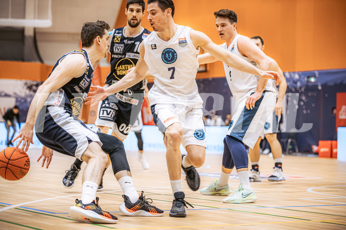 Basketball, Win2Day Superliga 2022/23, Grunddurchgang 8.Runde, Vienna Timberwolves, Gmunden Swans, Benedikt Güttl (7), Robbe Janssens (7)