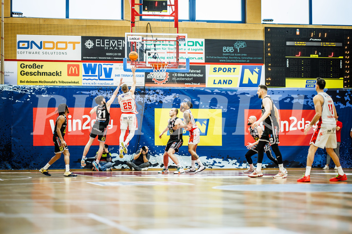 Basketball, Basketball Austria CUP 2023/24, Finale, Traiskirchen Lions, Flyers Wels, Edgars Lasenbergs (25)