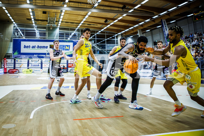 Basketball, Win2Day Superliga 2023/24, Grunddurchgang 4.Runde, SKN St. Pölten, Gmunden Swans, Trey Alex Moses (24)