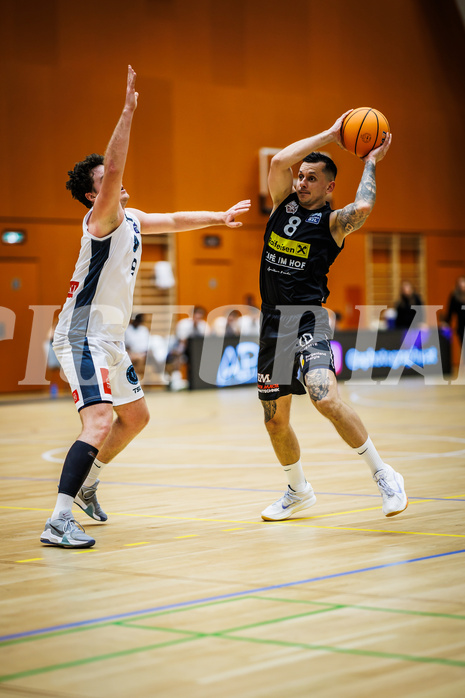Basketball, Basketball Zweite Liga 2024/25, Grunddurchgang 11.Runde, Vienna Timberwolves, Mattersburg Rocks, Philipp D'Angelo (9), Petar Zivkovic (8)