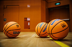 Basketball, Basketball Zweite Liga 2024/25, Grunddurchgang 3.Runde, Vienna Timberwolves, Vienna United, Feature, Ball