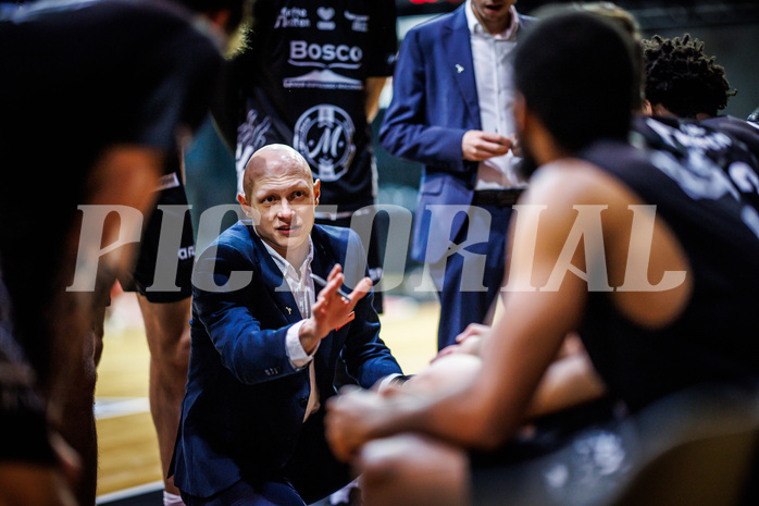 Basketball, Win2Day Superliga 2024/25, Grunddurchgang 20.Runde, BC Vienna, Kapfenberg Bulls, Klym Artamonov (Head Coach)