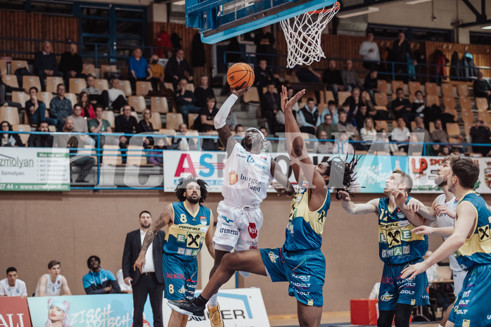 Basketball, Basketball Austria Cup 2023/24, Viertelfinale, Oberwart Gunners, UBSC Graz, Avery Diggs (8), Munis Tutu (10), Jalen Shaw (6), Lukas Simoner (12)