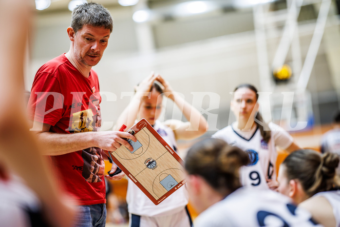 Basketball, Win2Day Basketball Damen Superliga 2024/25, Grunddurchgang 7.Runde, Vienna Timberwolves, UBI Graz, Hubert Schmidt (Head Coach)