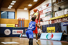 Basketball, bet-at-home Basketball Superliga 2021/22, Grunddurchgang 1.Runde, Traiskirchen Lions, Oberwart Gunners, Taveion M. Hollingsworth (11)