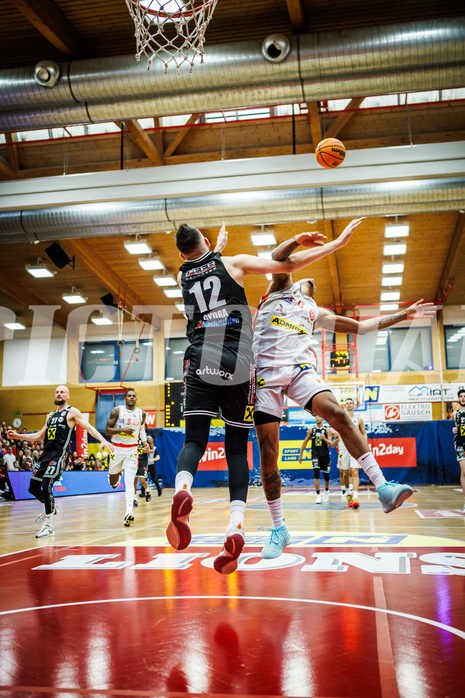 Basketball, Basketball Austria CUP 2023/24, Finale, Traiskirchen Lions, Flyers Wels, Arvydas Gydra (12), Demarcus Demonia (4)