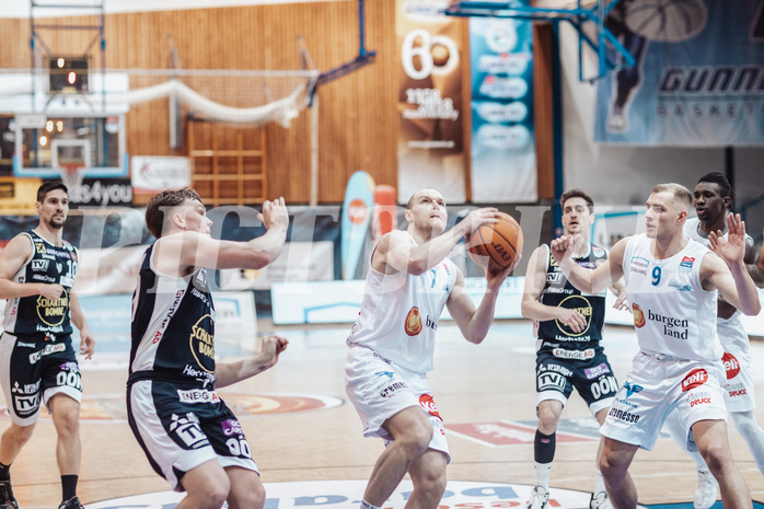 Basketball, Basketball Superliga 2023/24 , VF 2, Oberwart Gunners, Gmunden Swans, Toni Blazan (10), Orri Gunnarsson (29), Sebastian Kaeferle (7), Benedikt Guettl (7), Edi Patekar (9)