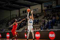 Basketball, bet-at-home Basketball Superliga 2021/22, Grunddurchgang Runde 10, Oberwart Gunners, Traiskirchen Lions, Jonathan Knessl (12)