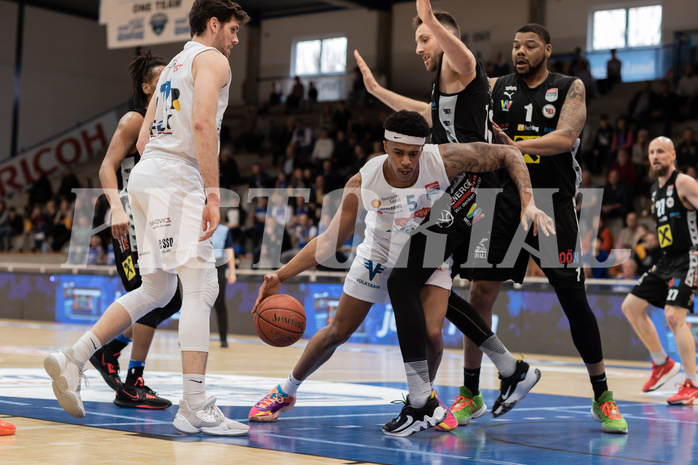 Basketball, Basketball Superliga 2022/23, Platzierungsrunde 5, Oberwart Gunners, Flyers Wels, John Joseph Rauch (11), Rob Howard (5), Arvydas Gydra (13), Donovan Smith (1)