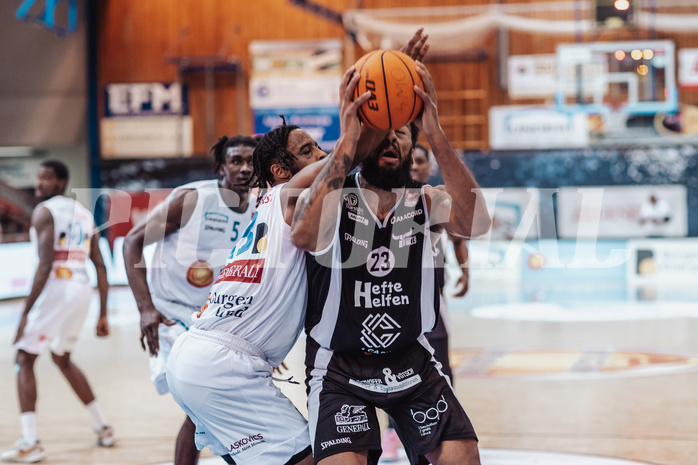 Basketball, Basketball Superliga 2023/24, Grundduchgang Runde 4., Oberwart Gunners, Kapfenberg Bulls, Kris Monroe (13), Johnny McCants (23)