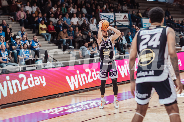 Basketball, Basketball Superliga 2023/24 , VF 2, Oberwart Gunners, Gmunden Swans, Daniel Friedrich (6)