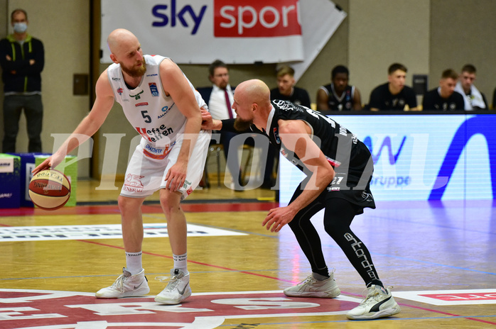 Basketball Superliga 2020/21, Grunddurchgang 11.Runde Flyers Wels vs. Kapfenberg Bulls, Thomas Schreiner (5), Christian Von Fintel (27)

