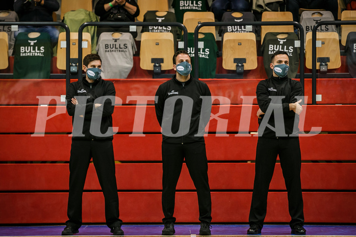 Basketball, Basketball Austria Cup, Cup Achtelfinale, Kapfenberg Bulls, Mattersburg Rocks, Referees with Masks