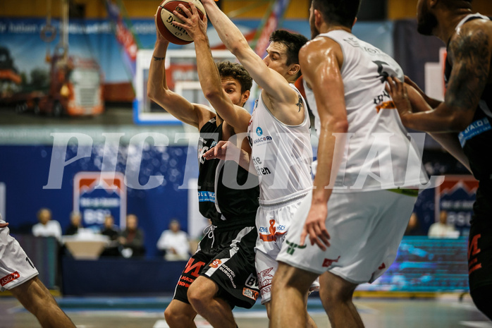 Basketball, Basketball Austria Cup, Cup Achtelfinale, Kapfenberg Bulls, Mattersburg Rocks, Jan NICOLI (6); Tobias Schrittwieser (14)