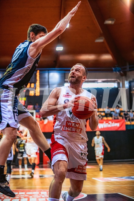 Basketball, Win2Day Superliga 2022/23, Playoff, Finale Spiel 4, BC Vienna, Gmunden Swans, Toni Blazan (10), Enis Murati (44)