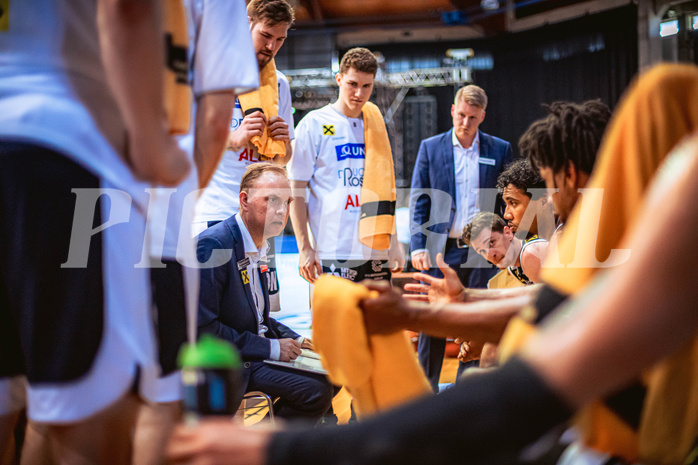 Basketball, Win2Day Superliga 2022/23, Playoff, Finale Spiel 4, BC Vienna, Gmunden Swans, Anton Mirolybov (Head Coach)