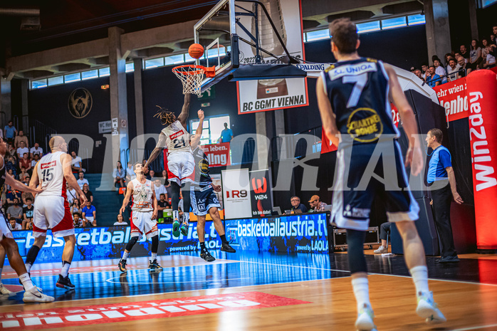 Basketball, Win2Day Superliga 2022/23, Playoff, Finale Spiel 4, BC Vienna, Gmunden Swans, Jahenns Manigat (21), Toni Blazan (10)