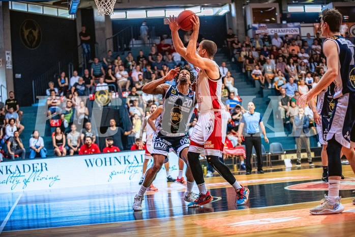 Basketball, Win2Day Superliga 2022/23, Playoff, Finale Spiel 4, BC Vienna, Gmunden Swans, Urald King (20), Stefan Savic (13)