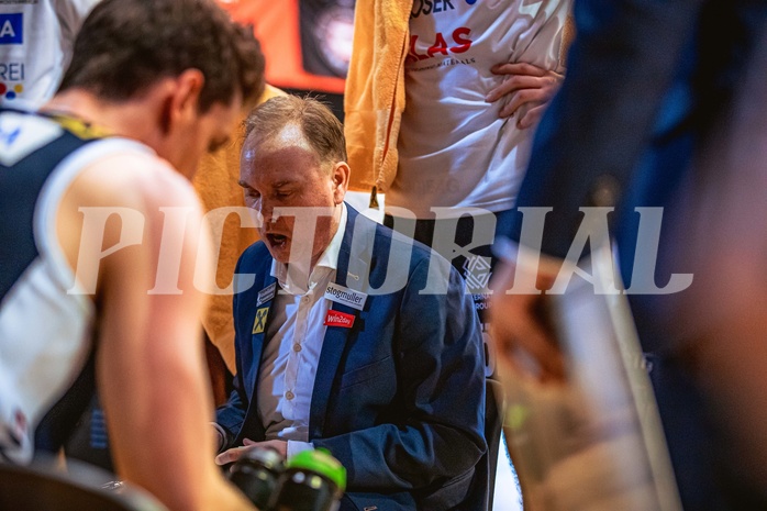 Basketball, Win2Day Superliga 2022/23, Playoff, Finale Spiel 4, BC Vienna, Gmunden Swans, Anton Mirolybov (Head Coach)