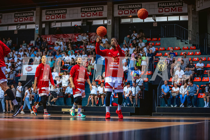 Basketball, Win2Day Superliga 2022/23, Playoff, Finale Spiel 4, BC Vienna, Gmunden Swans, Carlos Novas Mateo (2)