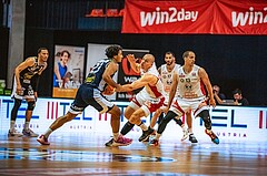 Basketball, Win2Day Superliga 2022/23, Playoff, Finale Spiel 4, BC Vienna, Gmunden Swans, Dwayne Lautier-Ogunleye (23), Nemanja Milosevic (15)