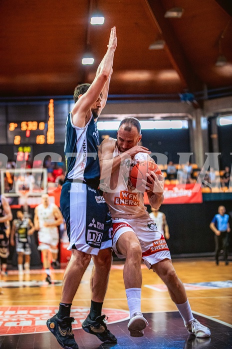 Basketball, Win2Day Superliga 2022/23, Playoff, Finale Spiel 4, BC Vienna, Gmunden Swans, Toni Blazan (10), Enis Murati (44)