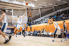 Basketball, Basketball Austria Cup 2022/23, Viertelfinale, Vienna Timberwolves, Gmunden Swans, Jakob Szkutta (10), Dwayne Lautier-Ogunleye (23)