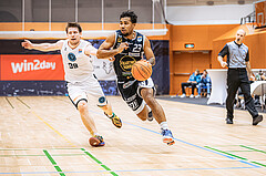 Basketball, Basketball Austria Cup 2022/23, Viertelfinale, Vienna Timberwolves, Gmunden Swans, Jonas John (99), Dwayne Lautier-Ogunleye (23)